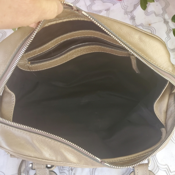 AUTHENTIC Stunning Chloe Paddington Metallic Gold - Picture 8 of 8